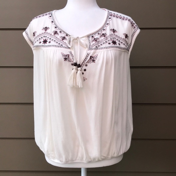 Xhilaration Tops - 🔴3/$25 NWOT XHILARATION TOP MEDIUM